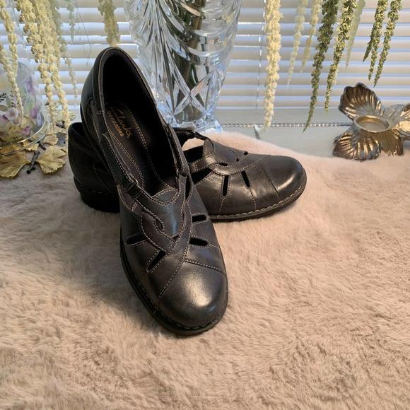 clarks ladies walking sandals